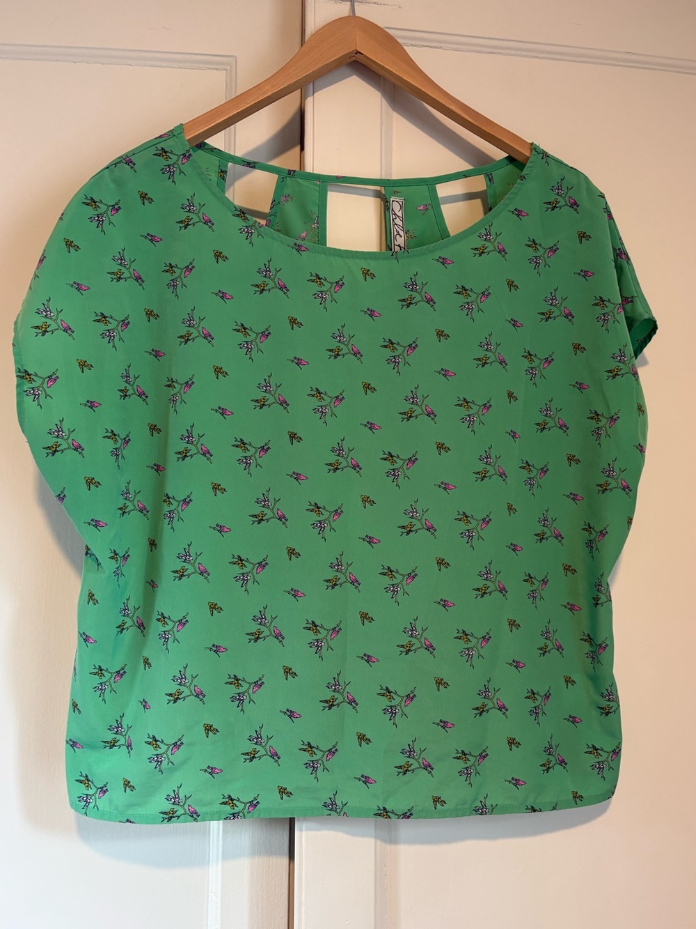 Chloe K Green Bird Print Back Detail Short Sleeve Blouse